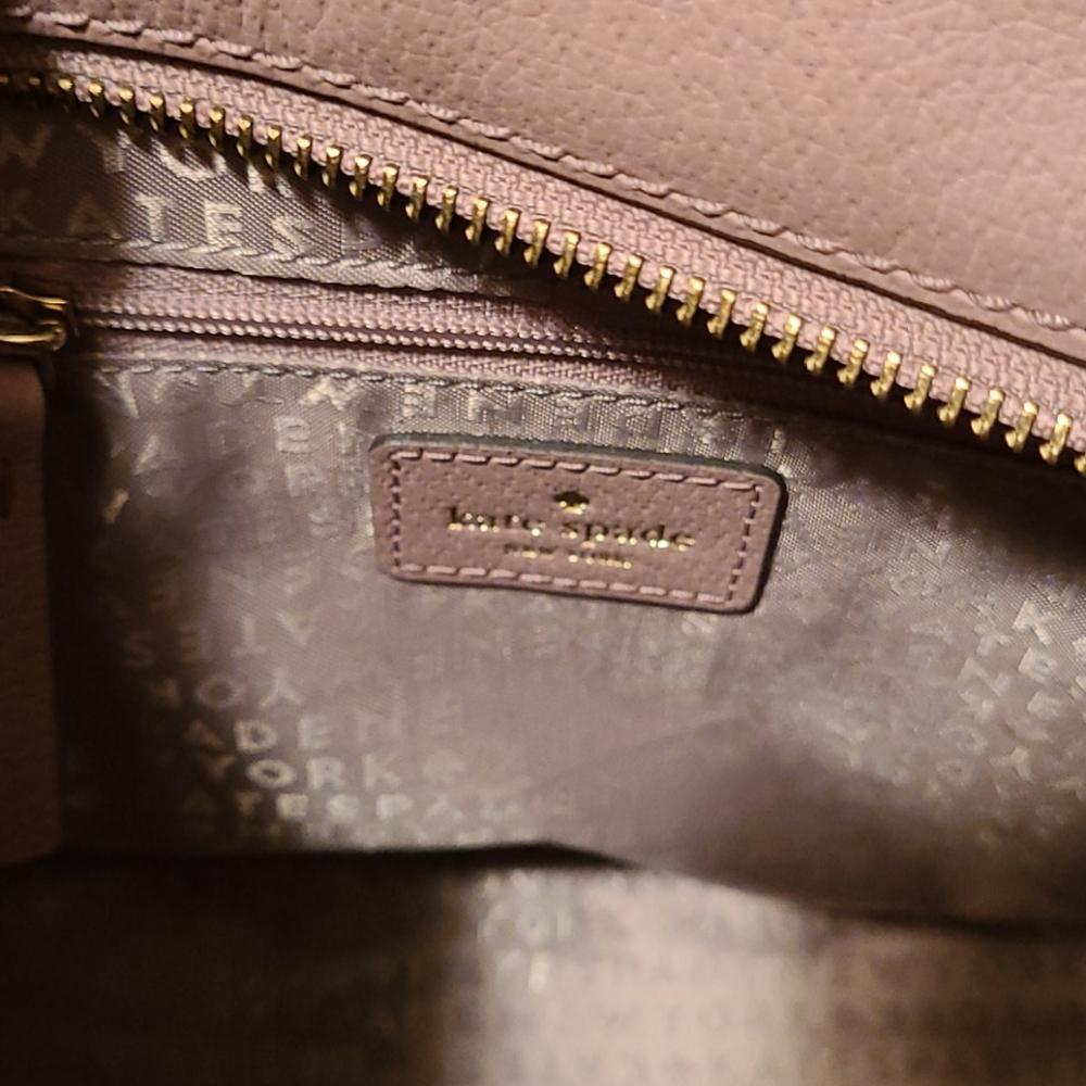 👜 - Picture 3 of 5